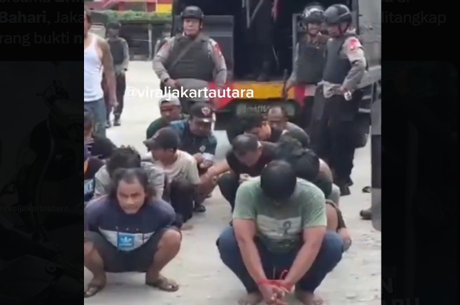 BNN dan Brimob Diserang Kartel Narkoba Kampung Bahari Pakai Samurai dan Petasan